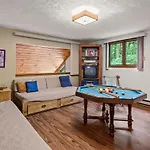 10 Mins To Ski Slope, Pickle Ball, Hottub