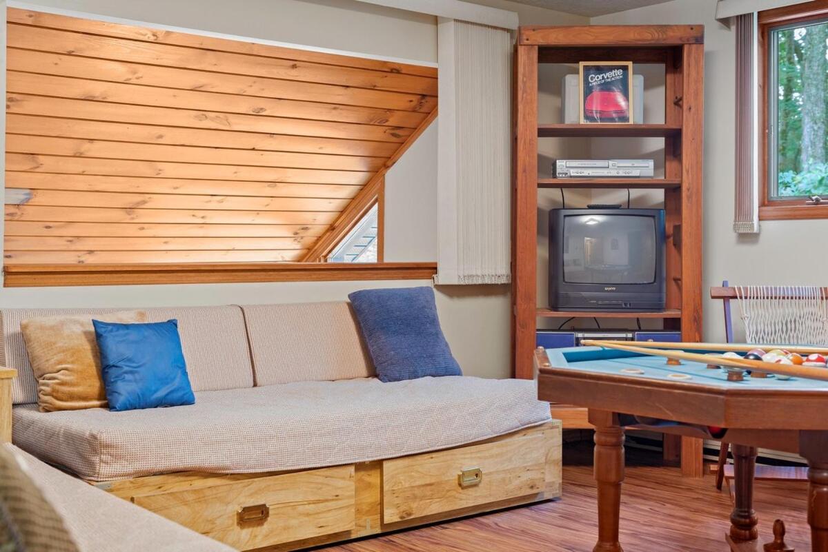 Holiday home 10 Mins To Slope, Pickle Ball, Hottub Lake Harmony