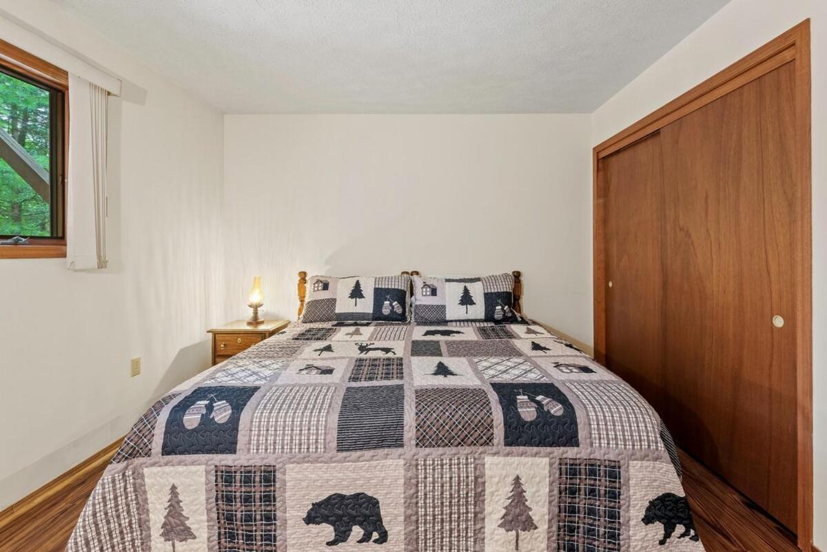 Holiday home 10 Mins To Slope, Pickle Ball, Hottub Lake Harmony